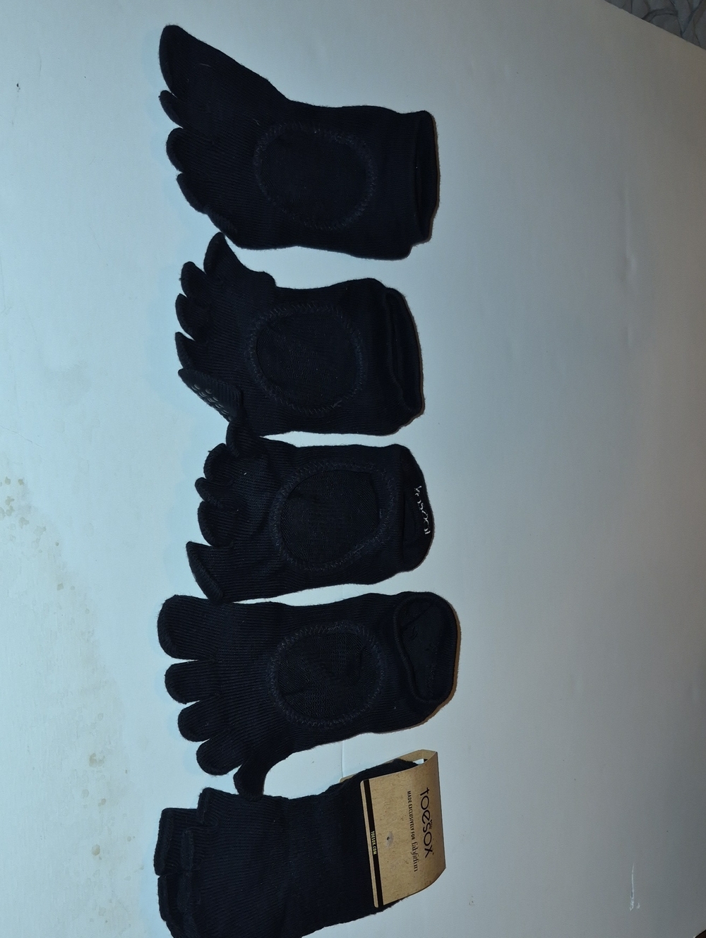 toesox Black Five-Toe Grip Socks for Wonen -3 Pack